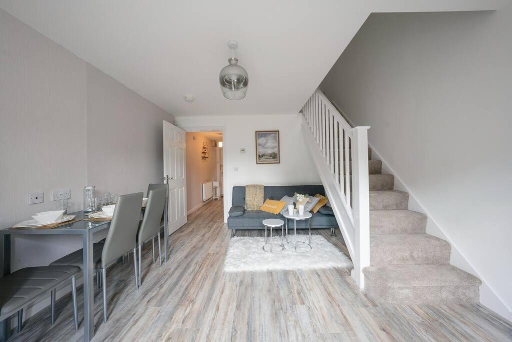 Stylish 2-Bed Home - For Company Contractor And Leisure Stays - Nec, Airport, Hs2, Contractors, Resort World Birmingham Exterior photo