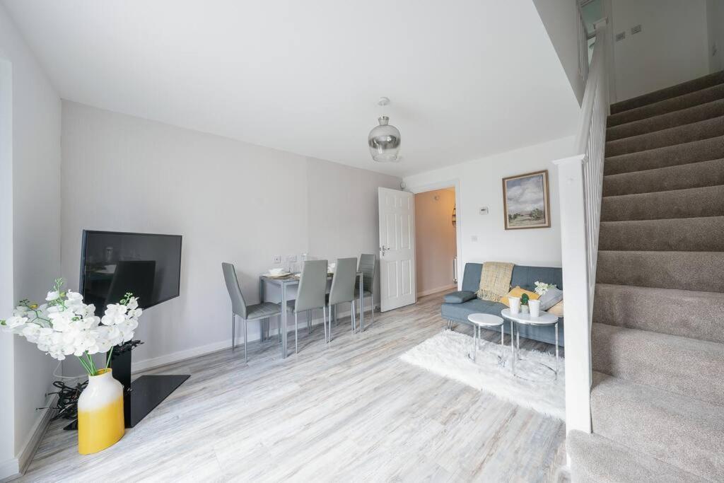 Stylish 2-Bed Home - For Company Contractor And Leisure Stays - Nec, Airport, Hs2, Contractors, Resort World Birmingham Exterior photo