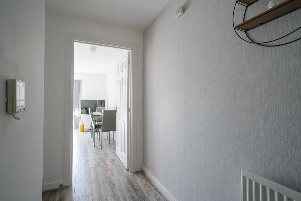Stylish 2-Bed Home - For Company Contractor And Leisure Stays - Nec, Airport, Hs2, Contractors, Resort World Birmingham Exterior photo